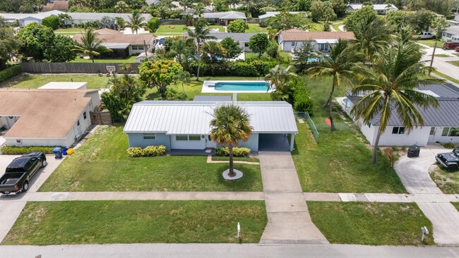 204 Circle E in Jupiter, FL - Building Photo - Building Photo