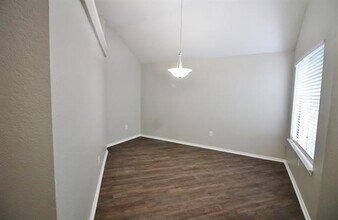 1147 Walnut Hill Ln in Desoto, TX - Building Photo - Building Photo