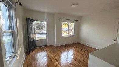 3175 Oakshire Ave in Berkley, MI - Building Photo - Building Photo