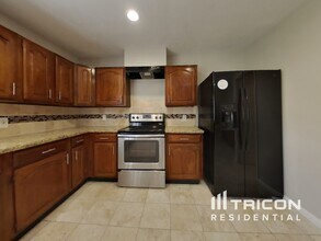 5107 Dunnethead Dr in Houston, TX - Building Photo - Building Photo