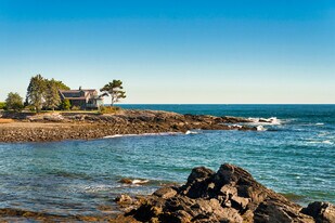 7 Point Rd in Cape Elizabeth, ME - Building Photo