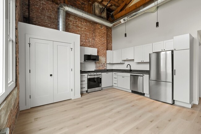 266 E Michigan Ave, Unit 403 in Kalamazoo, MI - Building Photo - Building Photo