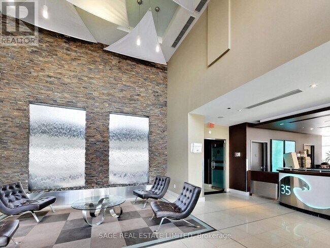 35 Mariner Terrace in Toronto, ON - Building Photo - Building Photo