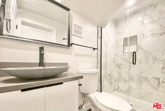 1726 Menlo Ave in Los Angeles, CA - Building Photo - Building Photo
