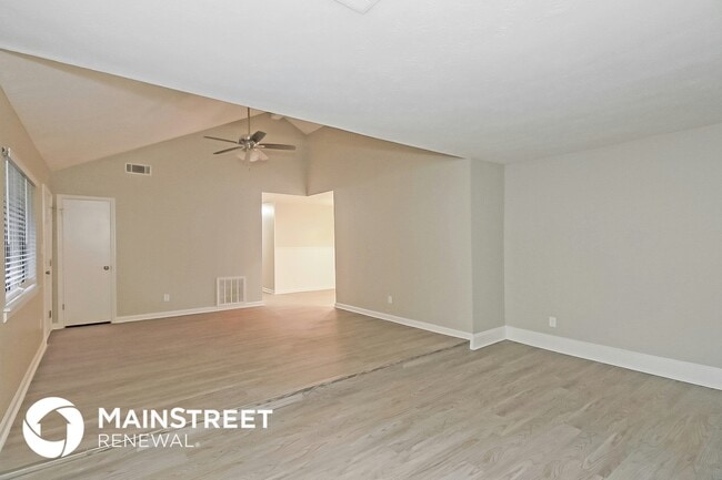 10084 Silent Trail in Jonesboro, GA - Foto de edificio - Building Photo