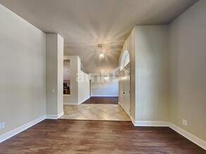 703 Grand Canyon Dr in Valrico, FL - Foto de edificio - Building Photo