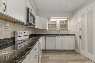 4038 Clifton Ave in Cincinnati, OH - Building Photo - Building Photo