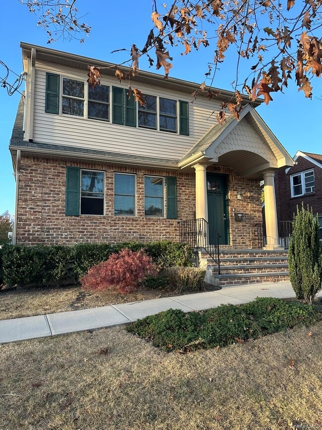 60 Arlington St in Mineola, NY - Building Photo - Building Photo