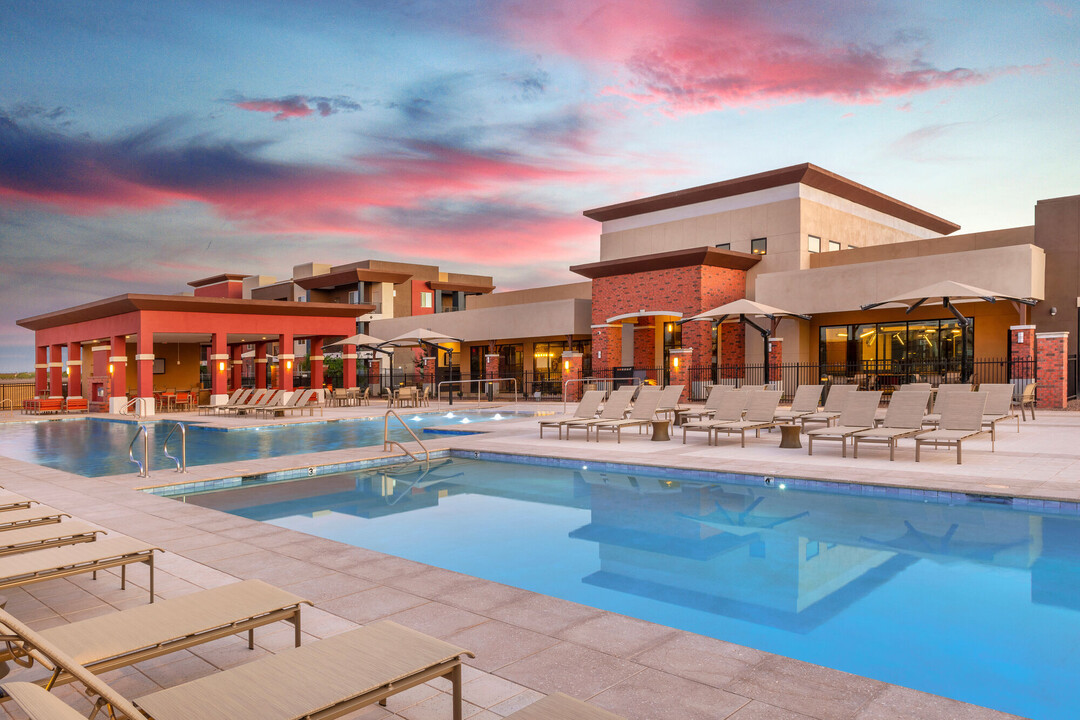 The Crossing at Cooley Station in Gilbert, AZ - Building Photo