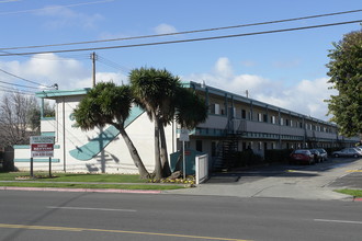 Gading Apartments in Hayward, CA - Building Photo - Building Photo