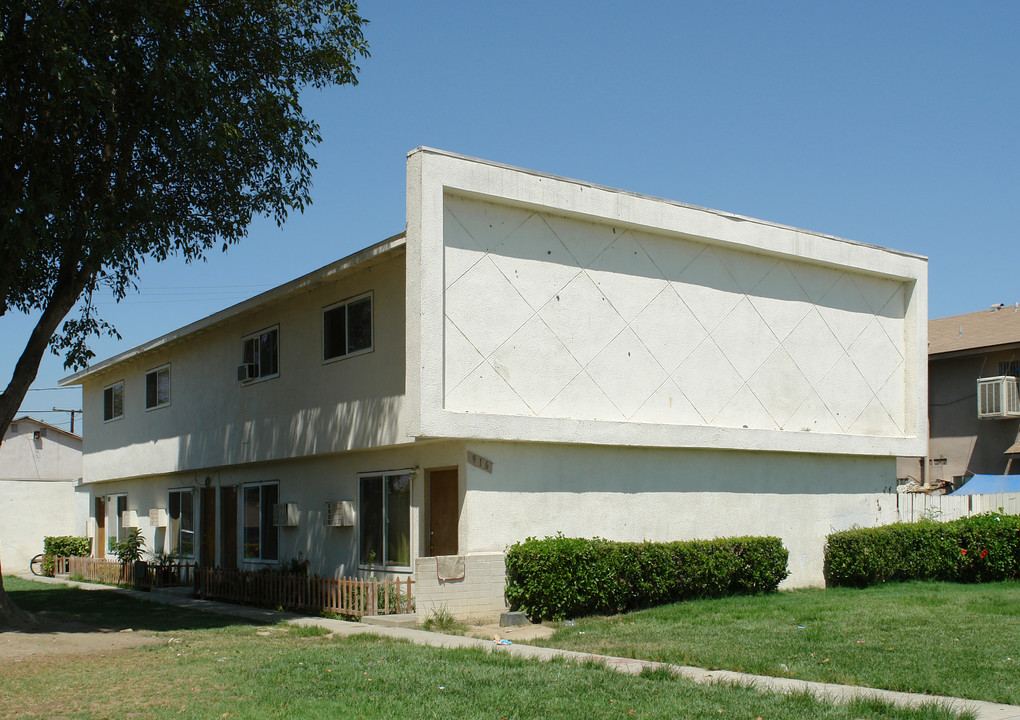 916 N Cota St in Corona, CA - Foto de edificio