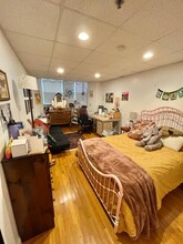 1042 Beacon St, Unit B in Brookline, MA - Foto de edificio - Building Photo