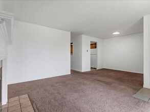 816 Gatewood Dr in Sandy, UT - Building Photo - Building Photo