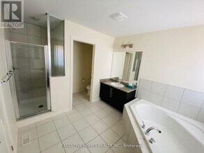 17 Kempsford Cres in Brampton, ON - Building Photo - Building Photo