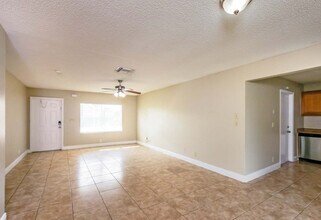 8102 SW 20th St in North Lauderdale, FL - Building Photo - Building Photo