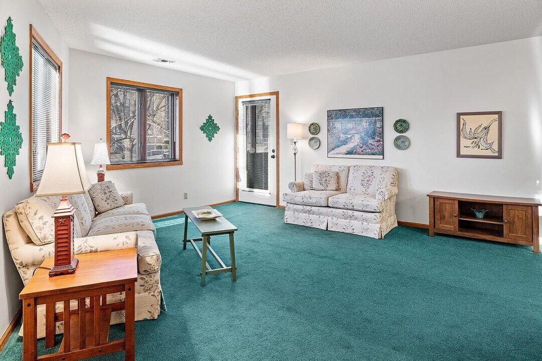 2250 Luther Pl, Unit 101 in St. Paul, MN - Foto de edificio