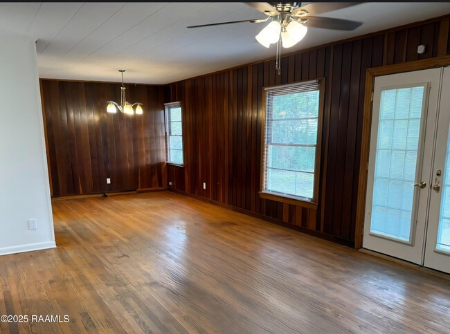 2418 N University Ave in Lafayette, LA - Building Photo - Building Photo