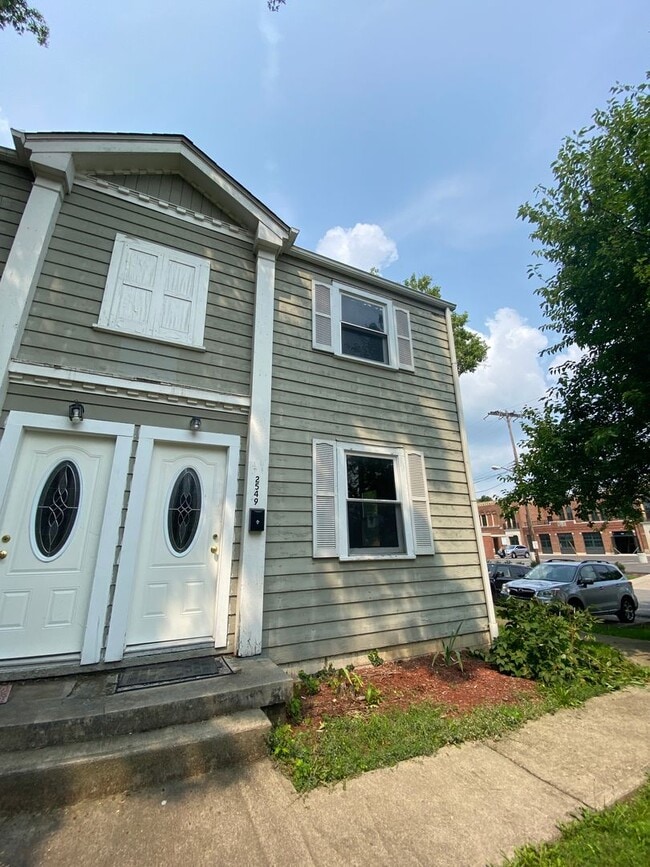 2547-2549-2549 Neil Ave in Columbus, OH - Foto de edificio - Building Photo