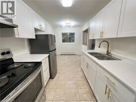 475 Parkside Dr in Waterloo, ON - Building Photo