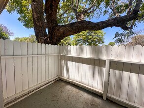 8332 Zelzah Ave, Unit 5 in Northridge, CA - Building Photo - Building Photo