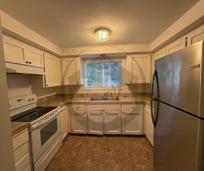 1560 Fircrest Ct SE-Unit -1560 in Salem, OR - Building Photo - Building Photo
