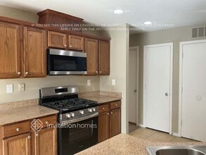 8019 Torremolinos Ave in Las Vegas, NV - Foto de edificio - Building Photo