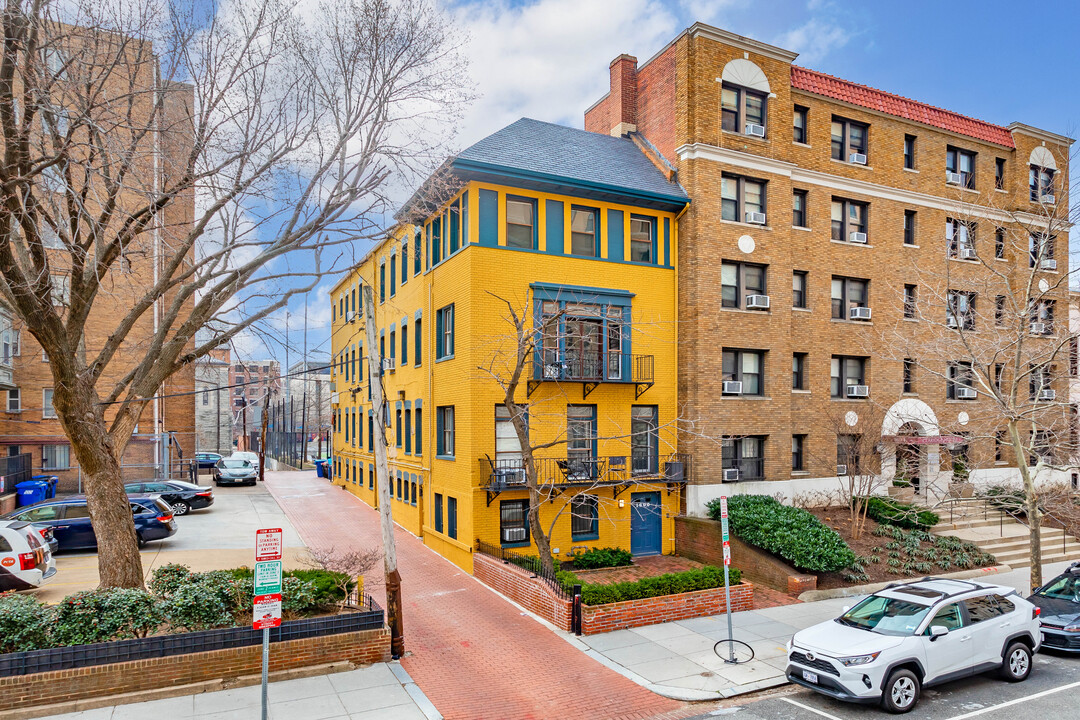 1600 Q St Nw in Washington, DC - Building Photo