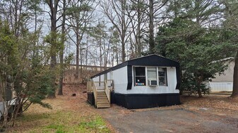 869 Fountain Cir in Stockbridge, GA - Building Photo