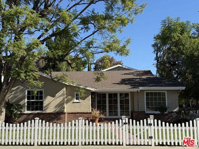 5500 Colbath Ave in Los Angeles, CA - Building Photo