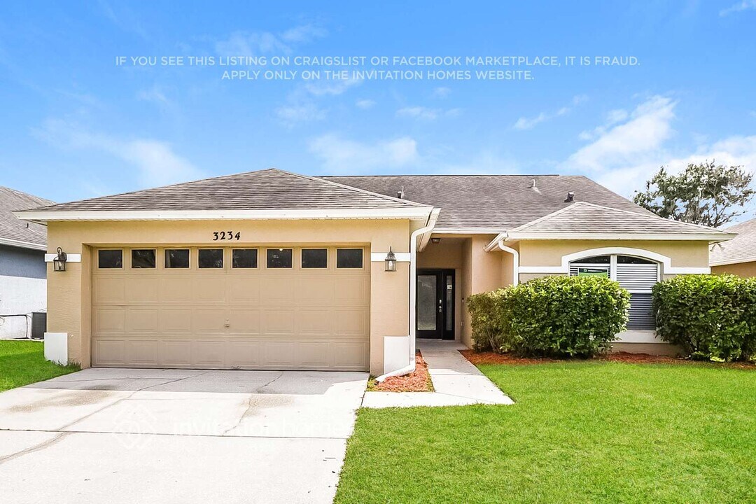 3234 Bellingham Dr in Orlando, FL - Building Photo