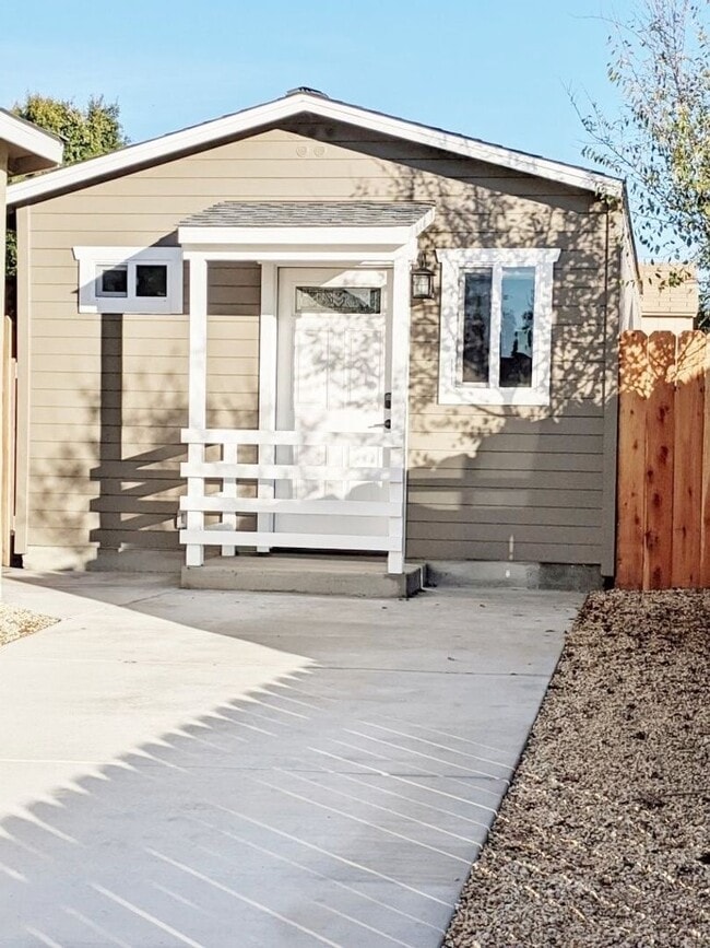 1620 Waring St in Seaside, CA - Building Photo - Building Photo