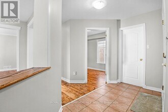 15 Fanterra Way in Ottawa, ON - Building Photo - Building Photo