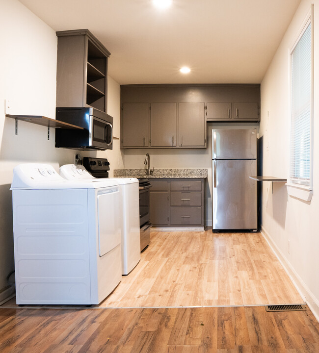920 Granada Ave, Unit B