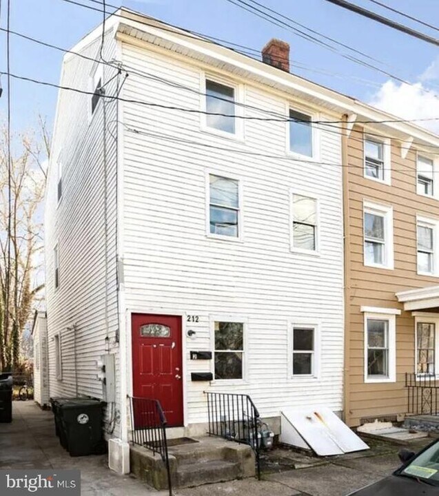 212 Jones Ave in Burlington, NJ - Building Photo
