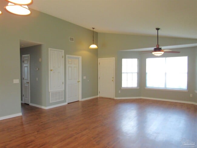 386 Mizzen Ln in Pensacola, FL - Building Photo - Building Photo