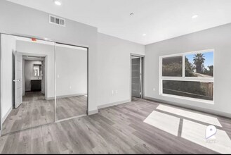 7040 Woodman Ave, Unit 103 in Los Angeles, CA - Building Photo - Building Photo