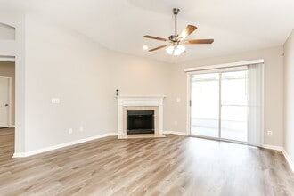 1725 Saw Lake Drive in Middleburg, FL - Foto de edificio - Building Photo