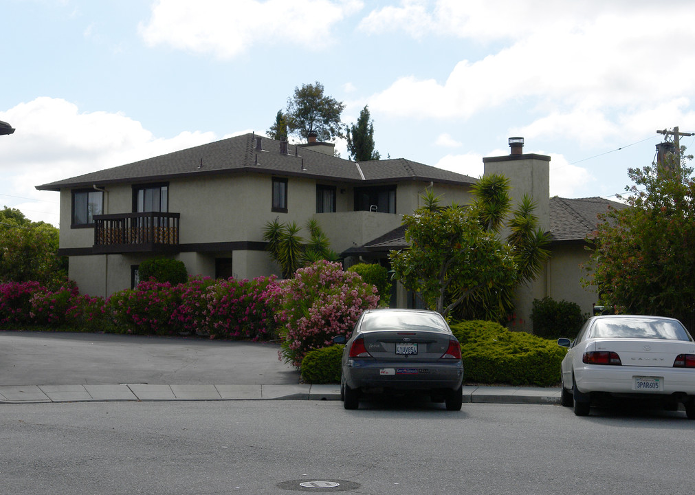 20-22 Doris Ct in Redwood City, CA - Building Photo