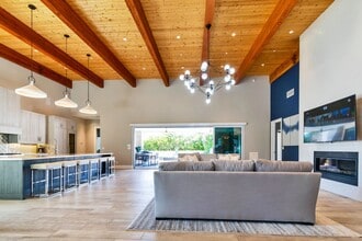 5854 N 42nd St in Phoenix, AZ - Foto de edificio - Building Photo