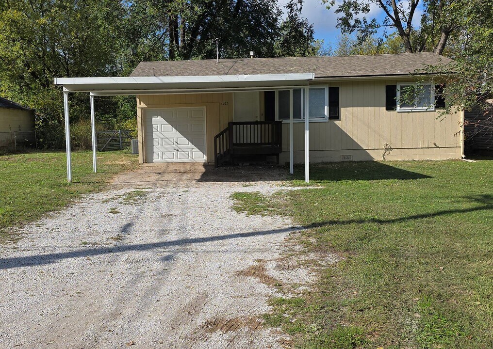 1023 N Nettleton Ave in Springfield, MO - Building Photo