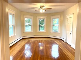 377 Brook St in New Bedford, MA - Building Photo