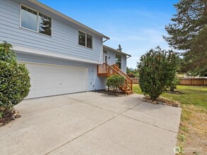 17703 Engebretsen Rd in Granite Falls, WA - Building Photo - Building Photo
