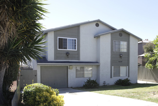 4684-4686 Mississippi St in San Diego, CA - Building Photo - Building Photo