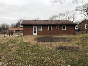 6911 Longlake Dr in Louisville, KY - Building Photo - Building Photo