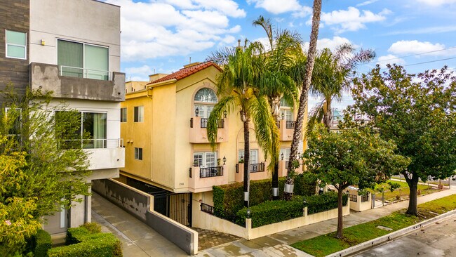 1748 Stoner Ave