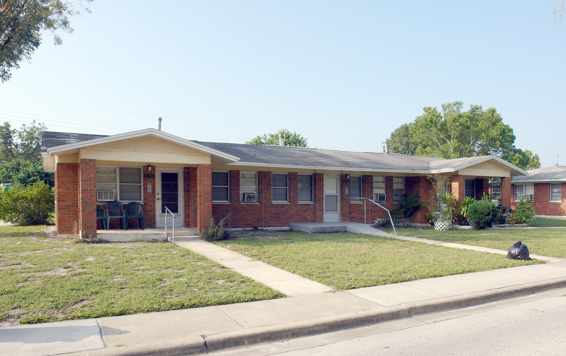 1101-1105 School St in Cocoa, FL - Building Photo