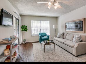 Centre Oaks Apartments in Fort Worth, TX - Building Photo - Building Photo