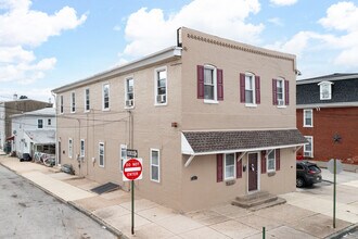 Magnolia's Corner in Bridgeport, PA - Foto de edificio - Building Photo