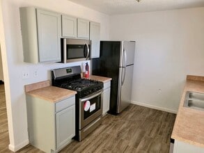 1828 Desert Breeze Dr SW in Albuquerque, NM - Building Photo - Building Photo