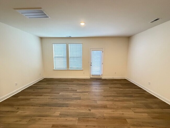 1218 Hammond Dr in Mebane, NC - Building Photo - Building Photo